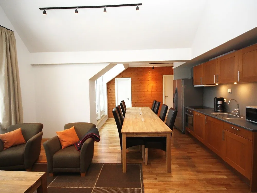 8 bed apartment