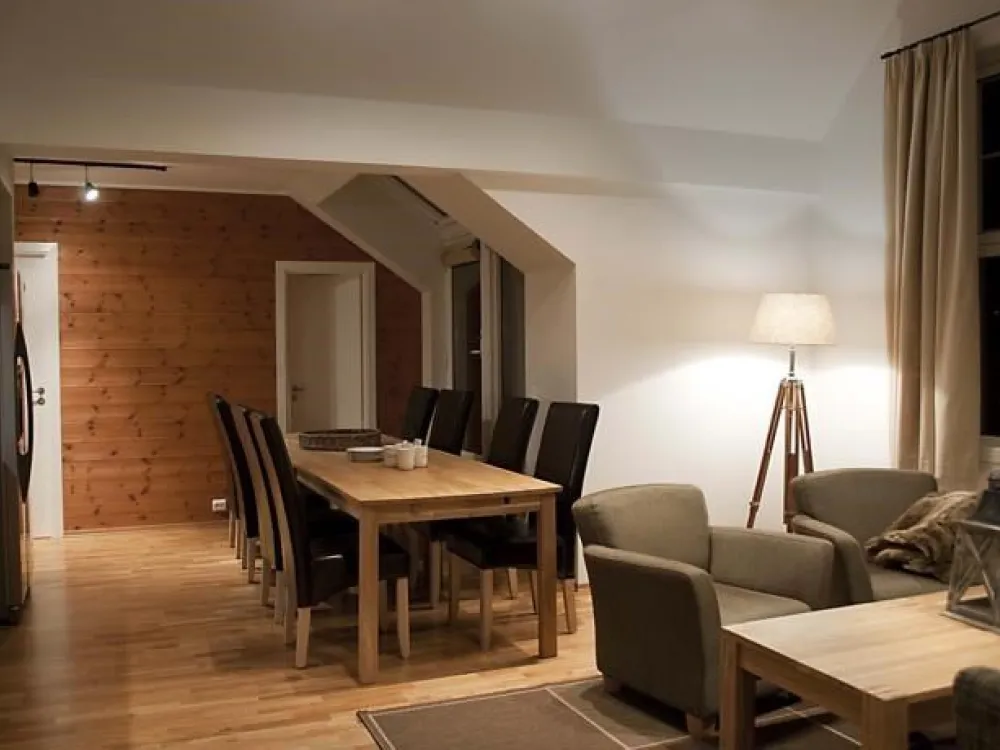 8 bed apartment