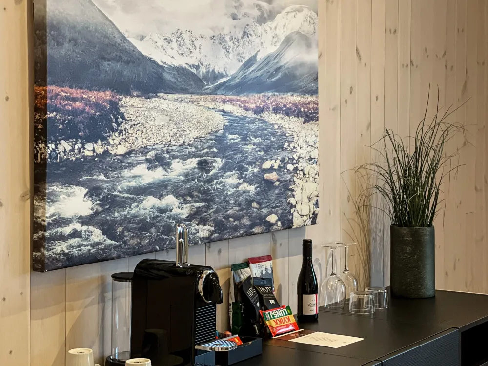 Suite with a balcony and a mountain view